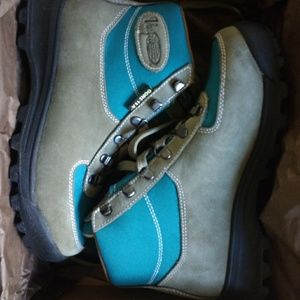Never worn Vasque hiking boots